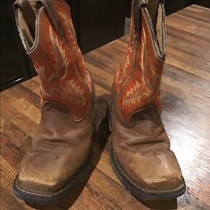 Boys size 10 Ariat boots